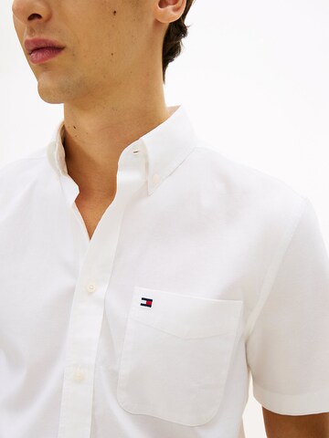 Coupe regular Chemise TOMMY HILFIGER en blanc