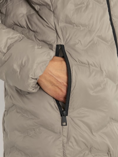 Cellbes of Sweden Tussenjas in de kleur Beige, Productweergave