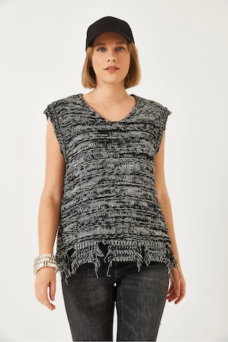 Bianco Lucci Sweater in Black: front