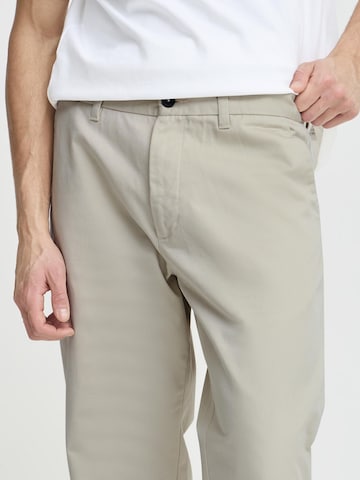!Solid Regular Chinohose 'SDAlann' in Beige