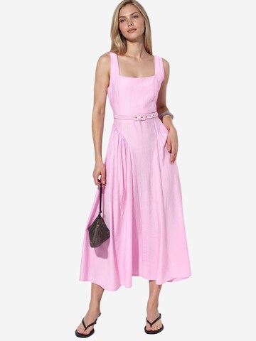 Busem Dress 'Midi' in Pink: front