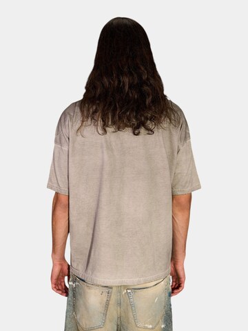 Maglietta 'BRUT SILLAGE T-shirt - T17529' di Made By Society in grigio