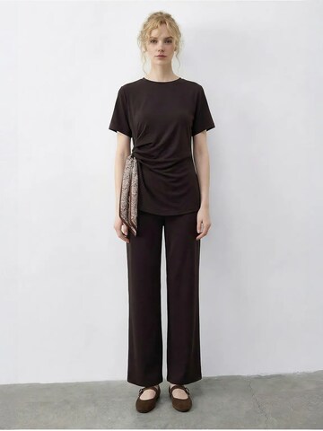 Pantalons de tailleur Bianco Lucci en marron : devant