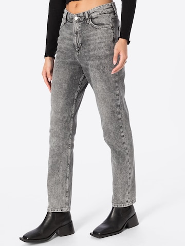 QS Regular Jeans in Grey: front