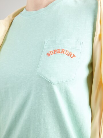 Superdry T-shirt 'Essential' i grön