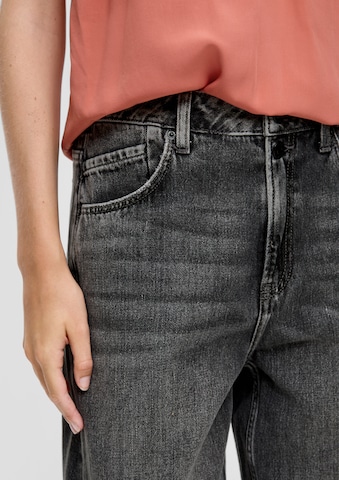 QS Tapered Jeans in Grau