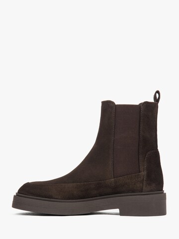 Estro Chelsea boots '09-3805' in Bruin