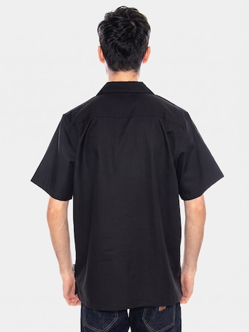 Carhartt WIP Comfort fit Koszula 'S/S Signet Shirt Black' w kolorze czarny