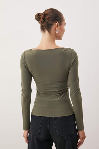 Trendyol Shirt in Groen