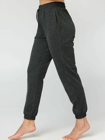 Girlfriend Collective Regular Trousers ' Reset ' in Black