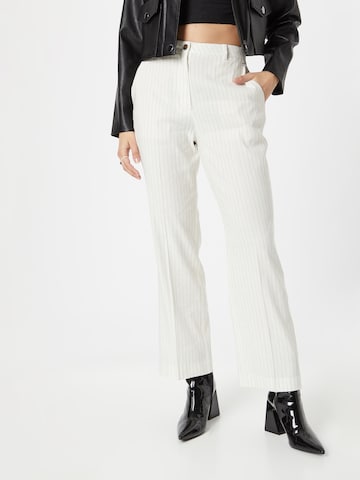 GUESS Regular Pleated Pants 'Zoe' in White: front