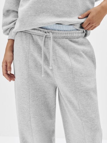Tapered Pantaloni di Pull&Bear in grigio