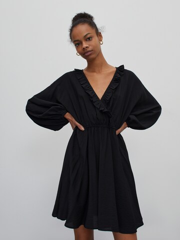EDITED فستان 'Katinka' بلون أسود: الأمام
