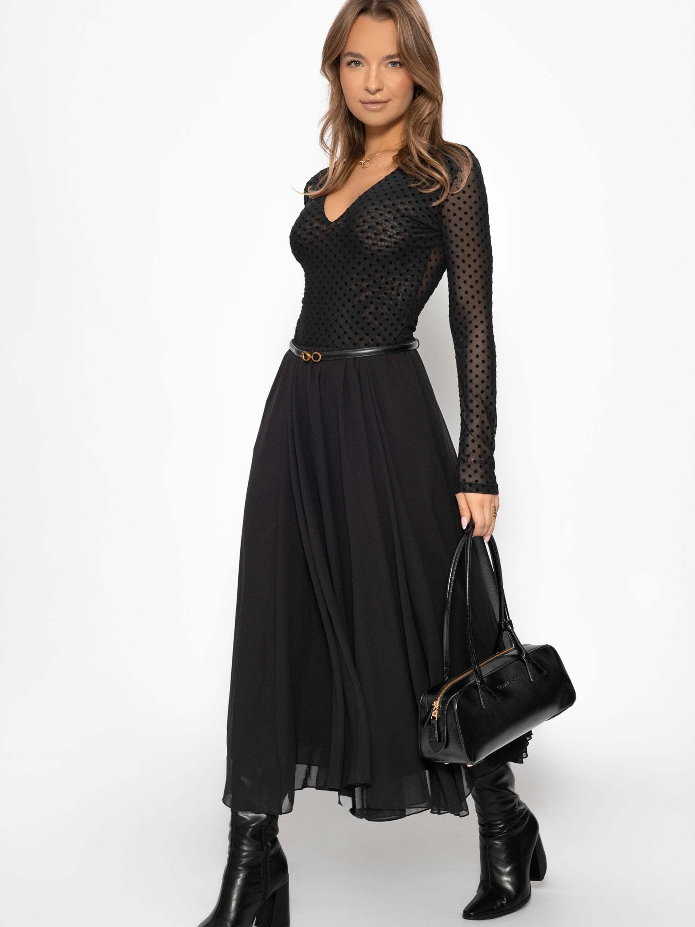 SASSYCLASSY Skirt in Black: front