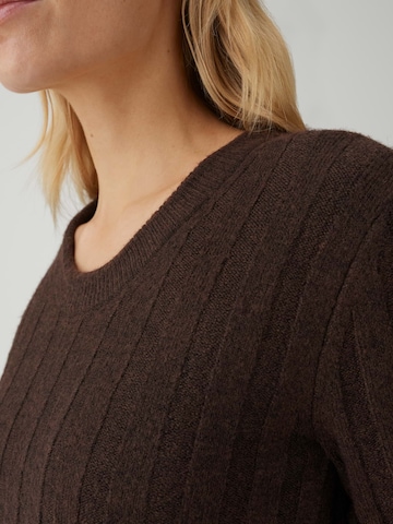 OPUS Pulóver 'Polmi' - barna