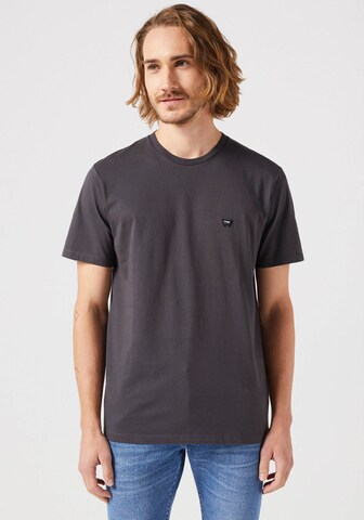 WRANGLER T-Shirt 'Sign Off' in Grau: predná strana