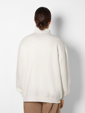 Bershka Sweatshirt in White