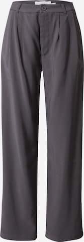 Moves Wide leg Pleat-Front Pants 'Nimma' in Black: front