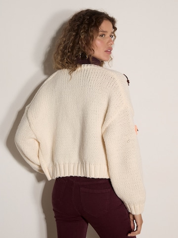 Cardigan bavarois ' ' Apricot en beige