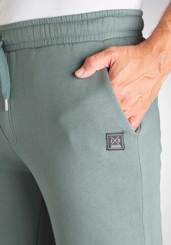 JOHN DEVIN Regular Trousers in Green