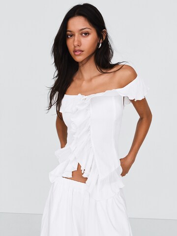 Bershka Pusero värissä valkoinen: etupuoli