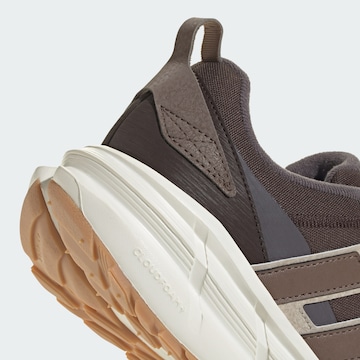 ADIDAS SPORTSWEAR - Zapatillas deportivas bajas 'Adistar ATR' en marrón