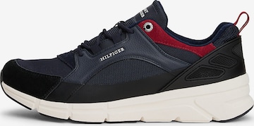 Baskets basses TOMMY HILFIGER en bleu : devant