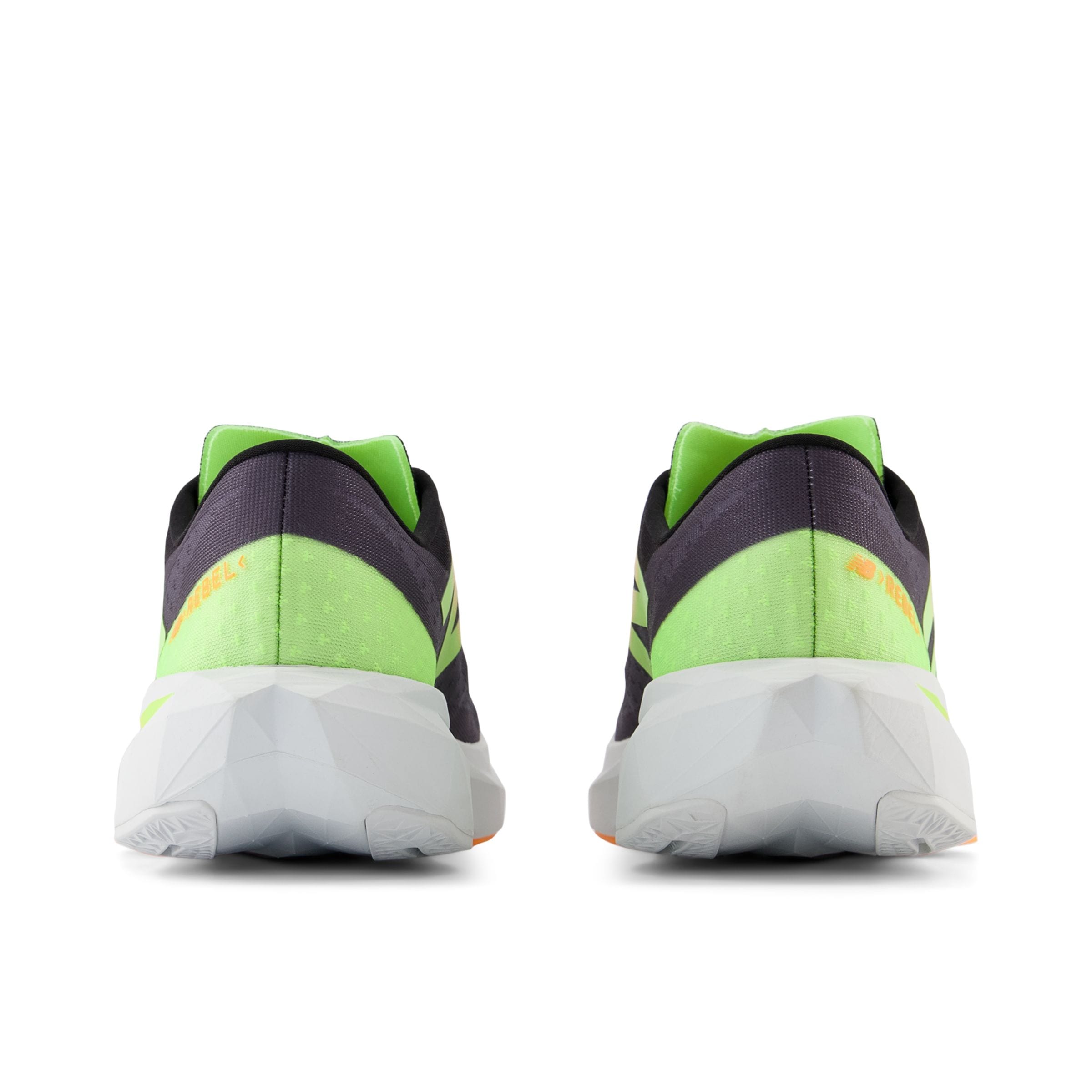 new balance Sneaker 'FuelCell Rebel v4'. in Schwarz