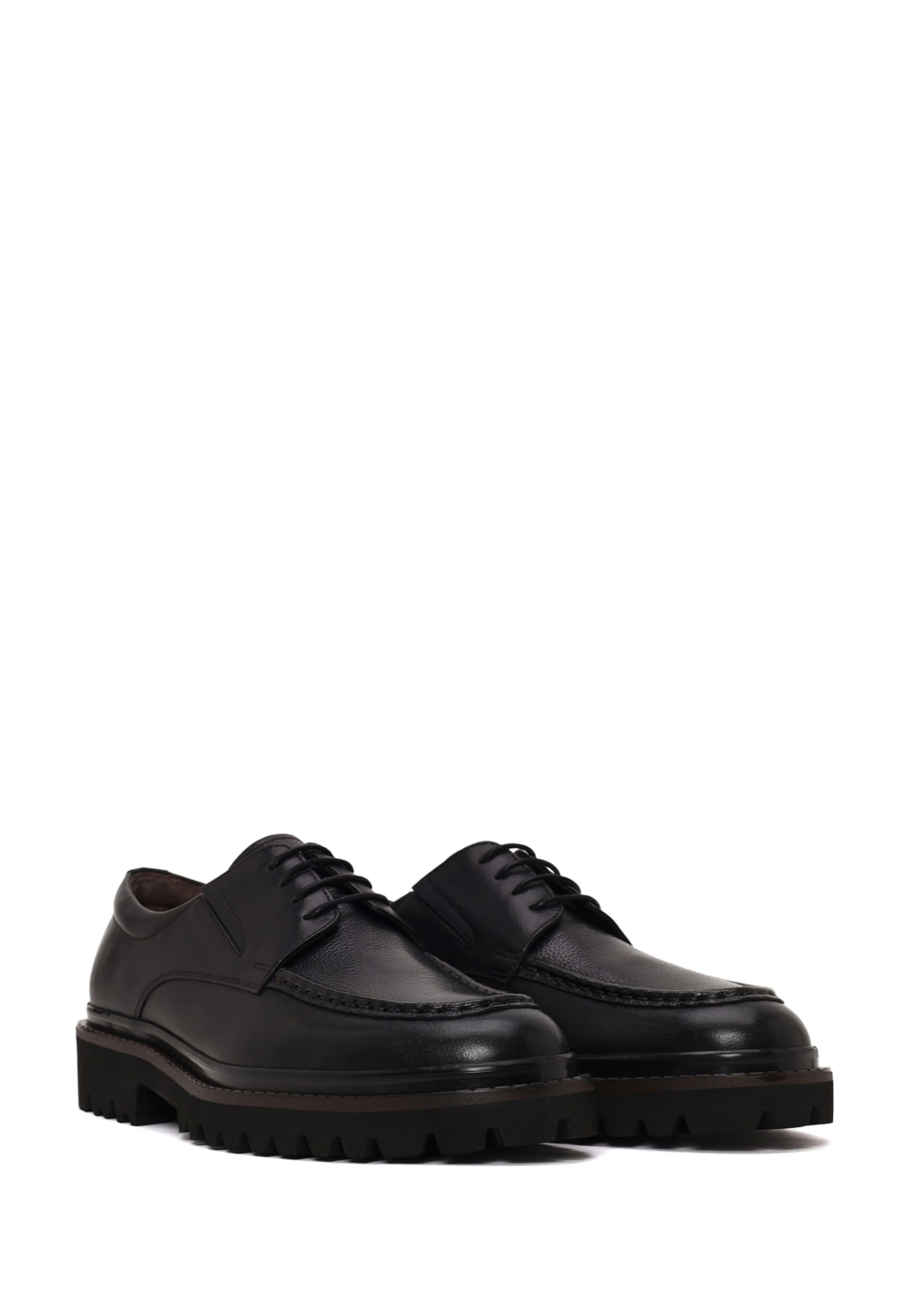 Scarpa stringata di Derimod in nero