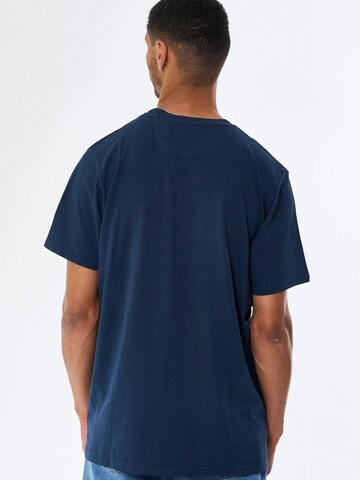 A Question Of (AQO) Shirt 'Tee Print - Sky Captain' in Blauw