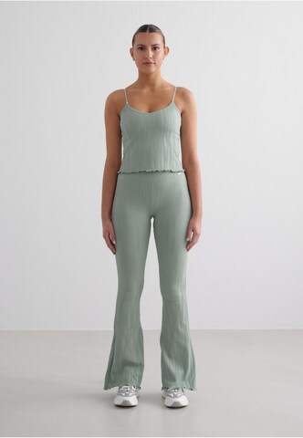 Flared Pantaloni di Aim'n in verde