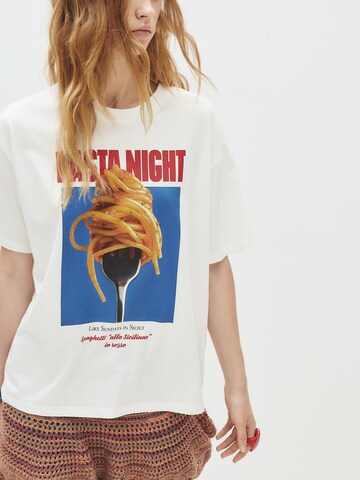 Pull&Bear Тениска в бяло