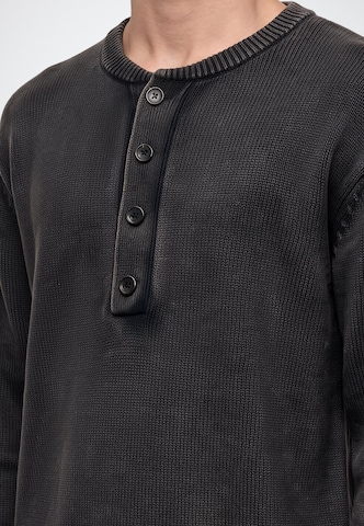 Pulover de la Abercrombie & Fitch pe negru: față