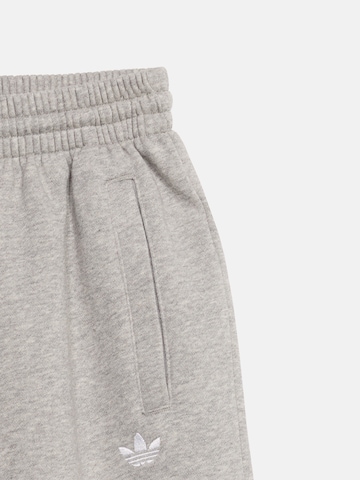 ADIDAS ORIGINALS Tapered Housut 'Trefoil' värissä harmaa