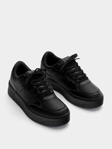 Pull&Bear Sneakers in Black