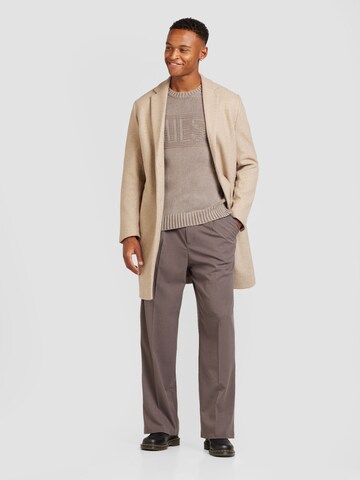 GUESS Trui 'ELLERY' in Bruin
