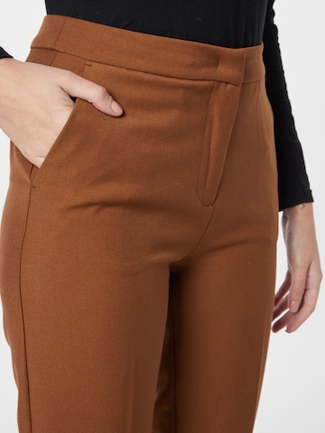 Coupe slim Pantalon à plis UNITED COLORS OF BENETTON en marron