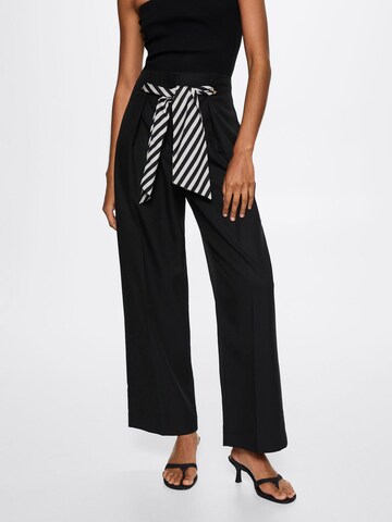 Wide leg Pantaloni cutați 'Felipa 3' de la MANGO pe negru: față