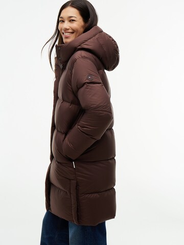 TOMMY HILFIGER Wintermantel in Bruin