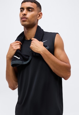 NIKE Funkcionalna majica | črna barva