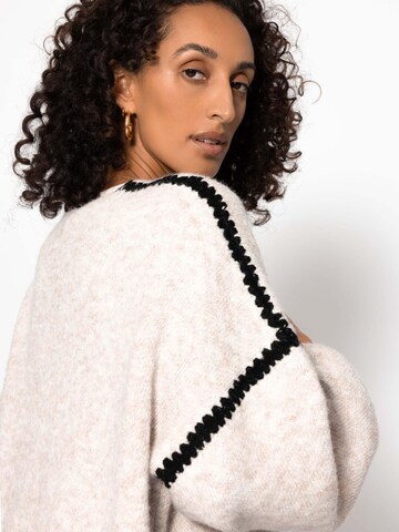 SASSYCLASSY Oversizestrickjacke in Weiß