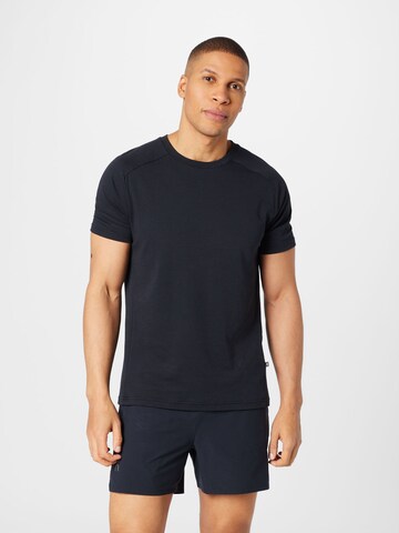 On Shirt 'Focus' in Black: front