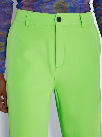 Noisy may Szeroka nogawka Spodnie 'DREWIE' w kolorze zielony