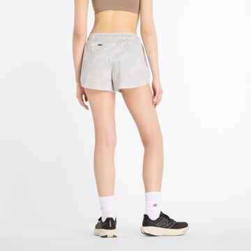 Regular Pantalon 'RC Printed' new balance en gris