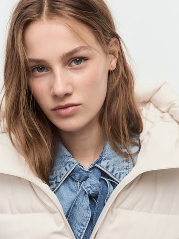 Cappotto invernale 'ESKIMO' di MANGO in bianco