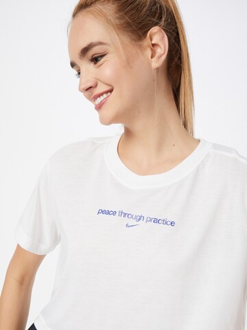 NIKE Funktionsshirt in Weiß