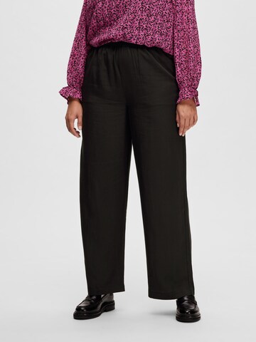 Wide leg Pantaloni de la Selected Femme Curve pe negru: față