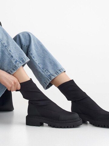 Estro Booties '09-2392' in Black