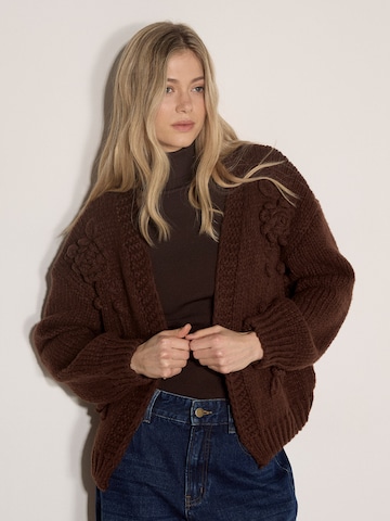 Cardigan bavarois ' ' Apricot en marron : devant