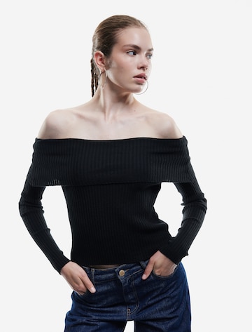 Koton Sweater in Black: front